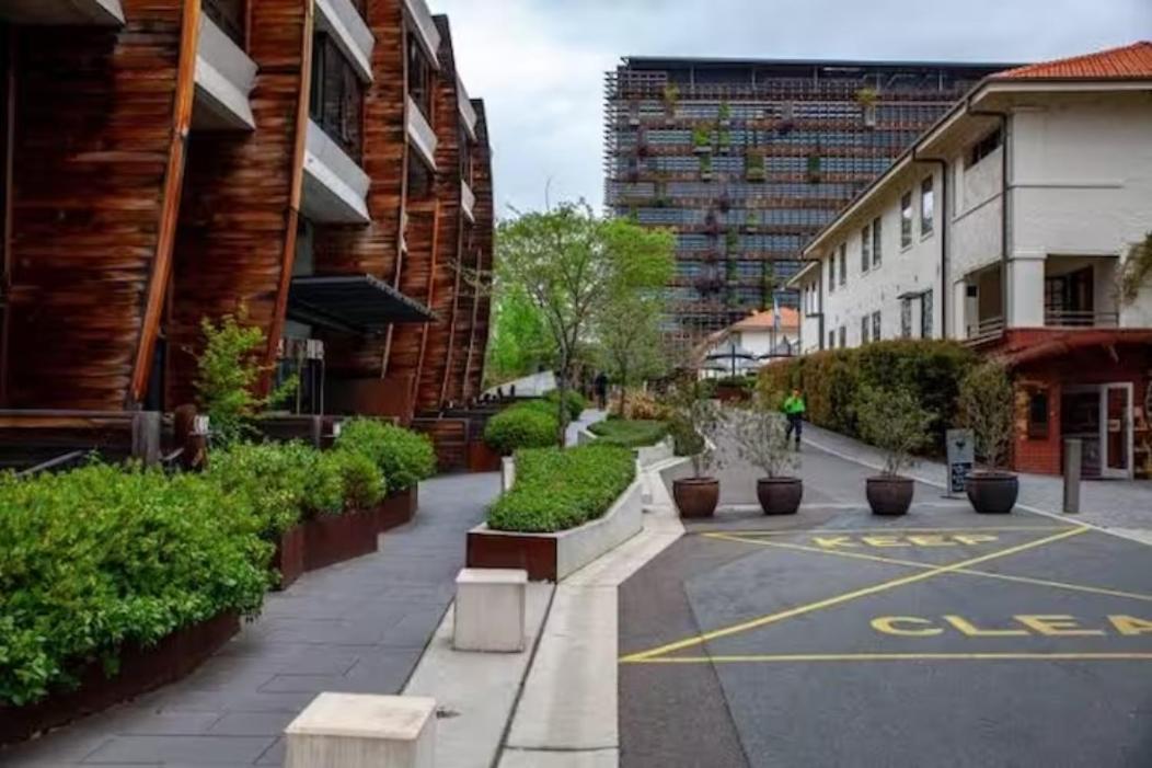 Nishi Holiday Apartments Canberra Esterno foto
